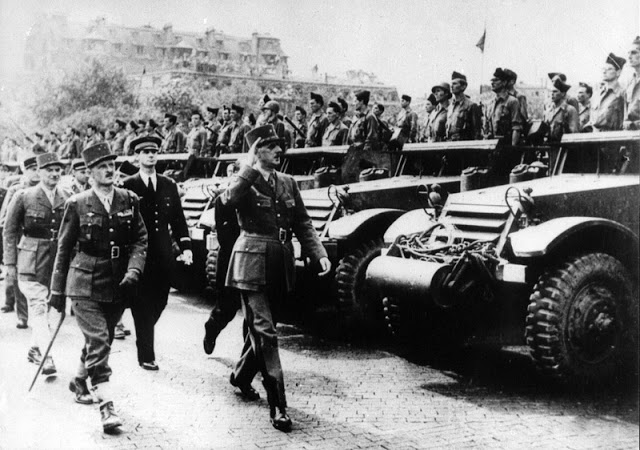 3-de-gaulle-saluda-a-los-hombres-de-la-2a-division-acorazada