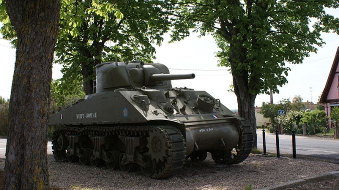 800px-chars_mort_homme