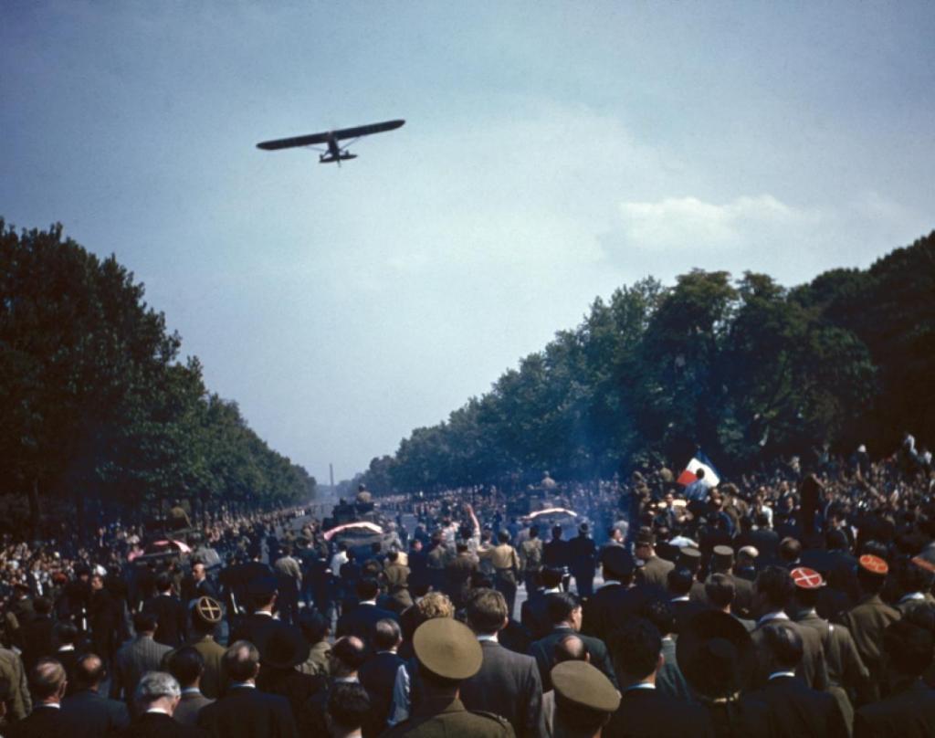 d-dayliberationofparisanaeroplanefliesoverthecelebratoryparadeonthechampselyseesaugust1944thisiswhatthed-dayoperationoverlor_zps7d271369