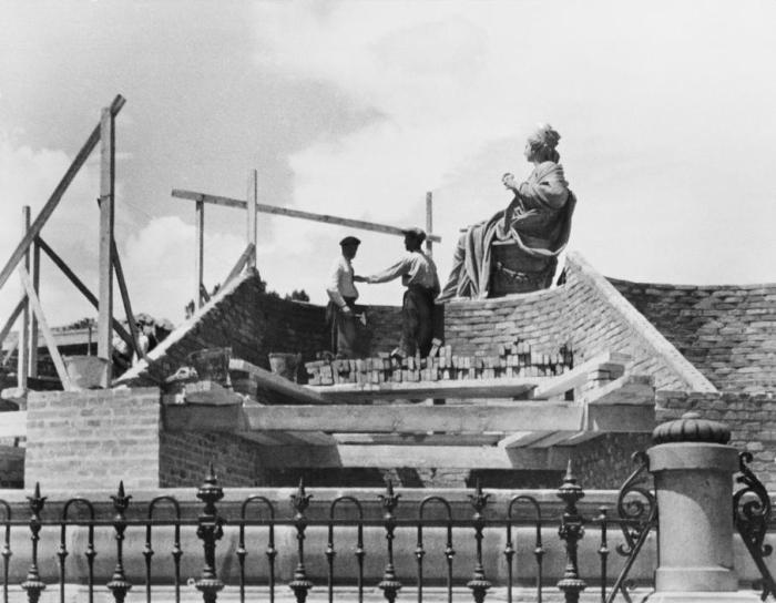 gerda-taro-protegiendo-a-la-diosa