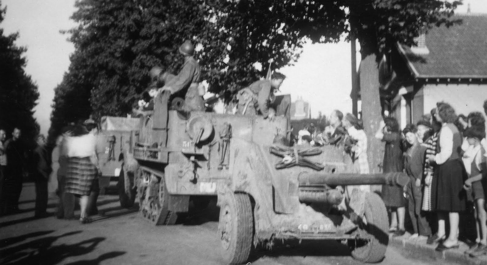 la-2db-a-la-entrada-de-paris