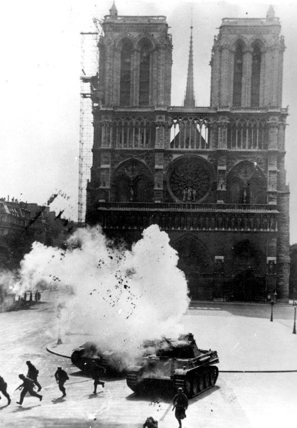 ww2-combate-en-notre-dame