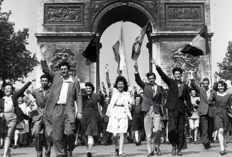 la-division-leclerc-liberait-paris-800